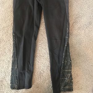 Alo cropped leggings with lasercut detail